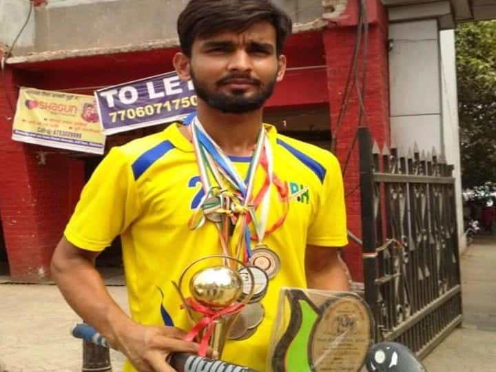 National Hockey Player Mohammad Talib House Sealed By Authority In Prayagraj ગળામાં મેડલ લગાવીને  ફૂટપાથ પર દિવસ રાત ગુજારવા મજબુર છે, આ હોકી ખેલાડી, શું છે હકીકત, જાણો