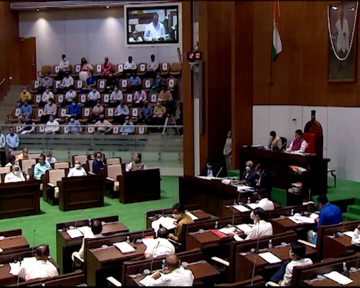 Congress mla demands to reduce 50 percent school fees in Gujarat Assembly season from new academic year ગુજરાતમાં નવા વરસમાં ખાનગી સ્કૂલોની 50 ટકા ફી માફ કરવા વિધાનસભામાં રજૂઆત, જાણો મોટા સમાચાર