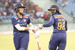 குவித்தது 60 ரன் ; ஓடியது 2 ரன்...லேடி சேவாக் ஷபாலி வர்மா !