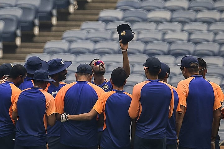 India vs England 1st ODI marked the debut for Krunal Pandya. The cap was presented to him by his younger brother, Hardik. It was a happy moment for the all-rounder. (Photo: AFP)