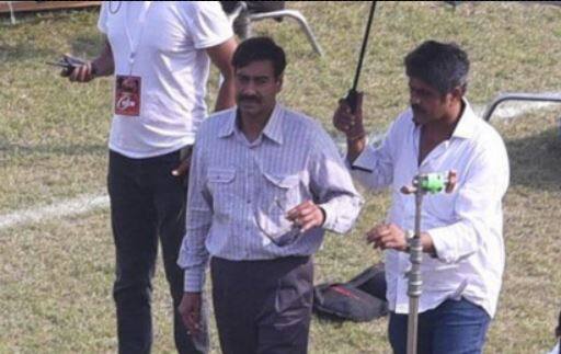 ਰਿਪੋਰਟਸ ਮੁਤਾਬਕ ਫਿਲਮ 'ਮੈਦਾਨ' ਦੇ ਡਾਇਰੈਕਟਰ ਅਮਿਤ ਰਵਿੰਦਰਨਾਥ ਸ਼ਰਮਾ ਕੋਰੋਨਾ ਪੌਜ਼ੇਟਿਵ ਪਾਏ ਗਏ ਹਨ ਜਿਸ ਕਾਰਨ ਹੁਣ ਇਸ ਫਿਲਮ ਨੂੰ ਪੂਰਾ ਹੋਣ ‘ਚ ਕੁਝ ਦਿਨ ਹੋਰ ਲੱਗ ਸਕਦੇ ਹਨ।