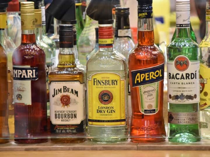 Delhiites Having Drinks At Clubs To Soon Have Option To Place Order For 'Full Bottle' On Table Delhiites Having Drinks At Clubs To Soon Have Option To Place Order For 'Full Bottle' On Table