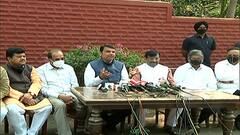 राज्यातील प्रकरणावर मुख्यमंत्री बोलत का नाहीत? : देवेंद्र फडणवीस