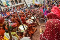Lathmar Holi 2021 Photos: 'লাঠমার হোলি'-তে মেতে উঠল মথুরা, কী এর মাহাত্ম্য জানুন