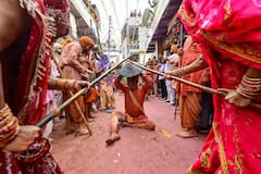 Lathmar Holi 2021 Photos: 'লাঠমার হোলি'-তে মেতে উঠল মথুরা, কী এর মাহাত্ম্য জানুন
