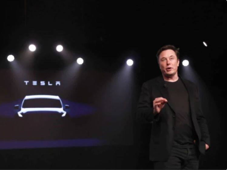 now buy a tesla car with bitcoin declare by  elon musk Elon Musk : टेस्ला कार बिटकॉईनने खरेदी करता येणार, इलॉन मस्क यांची घोषणा