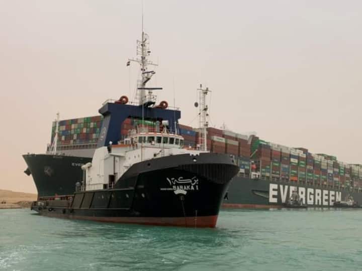 सुएज कॅनॉल भूमध्य सागरला लाल समुद्राशी तसेच अटलांटिक महासागराला पॅसिफिक महासागराशी जोडतो. म्हणजेच आशियाला युरोपशी जोडण्याचं काम करतो.