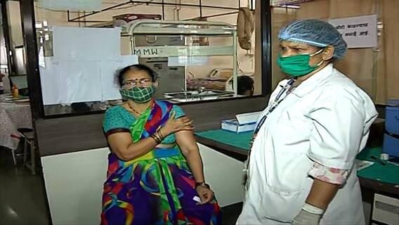 पुण्यातील लसीकरण मोहिमेला उत्स्फुर्त प्रतिसाद, रोज 400 हून अधिक ज्येष्ठ नागरिकांना लस