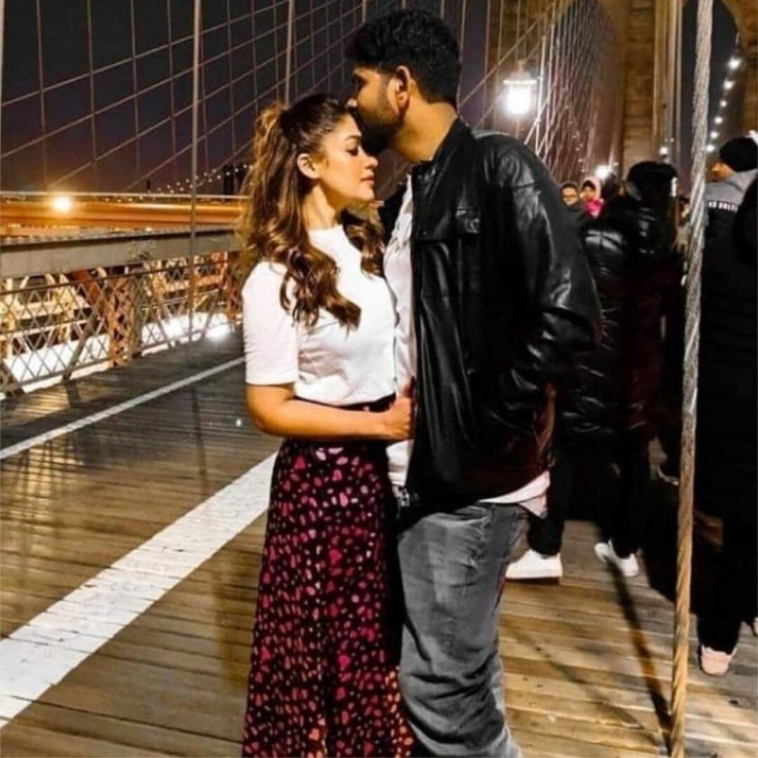 'விரலோடு உயிர் கூட கோர்த்து' - வைரலாகும் விக்னேஷ் சிவன் - நயன்தாரா புகைப்படம்.. nayanthara and vignesh sivan got engaged ? 'விரலோடு உயிர் கூட கோர்த்து' - வைரலாகும் விக்னேஷ் சிவன் - நயன்தாரா புகைப்படம்..