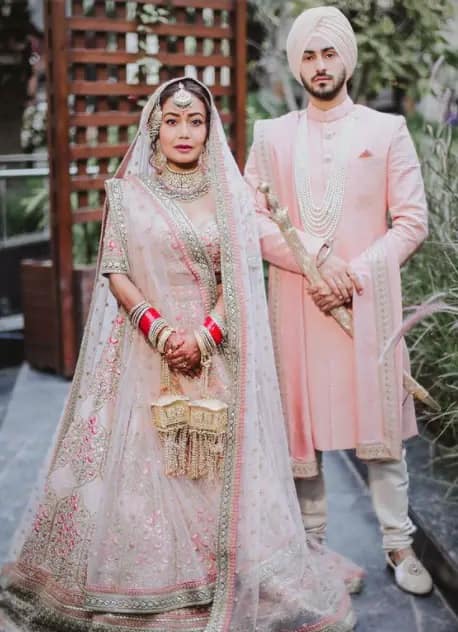 গায়িকা নেহা কক্করও এবারই বিয়ের পর প্রথম হোলি কাটাবেন। গত বছরের ২৪ অক্টোবর রোহনপ্রীত সিংহের সঙ্গে তাঁর বিয়ে হয়। ছবি সৌজন্যে ইনস্টাগ্রাম