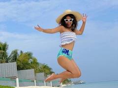 Hina Khan Photos: સુપર સ્ટાઇલિશ ડ્રેસ પહેરીને સમુદ્ર કિનારે એક્ટ્રેસે આપ્યા બૉલ્ડ પૉઝ, તસવીરો વાયરલ