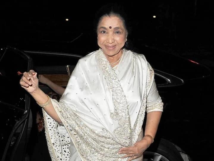 maharashtra Bhushan Award announced to Asha Bhosle gets wishes from many Maharashtra Bhushan Award 2020: आशा भोसले यांना महाराष्ट्र भूषण पुरस्कार जाहीर, अनेकांकडून अभिनंदनाचा वर्षाव