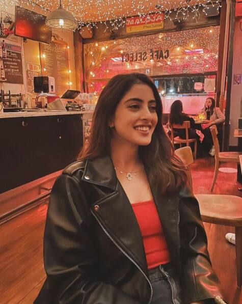 Navya had shared another gorgeous photo from a cafe in New York. [pic credit: Instagram/Navya Nanda]