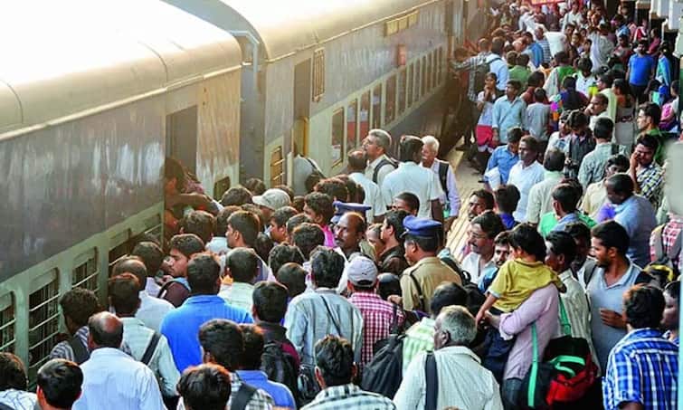 From today, platform tickets will be available at major railway stations in Gujarat instead of Rs 50 આજથી ગુજરાતના મોટા રેલવે સ્ટેશનો પર 50 રૂપિયાને બદલે આટલા રૂપિયામાં મળશે પ્લેટફોર્મ ટિકિટ