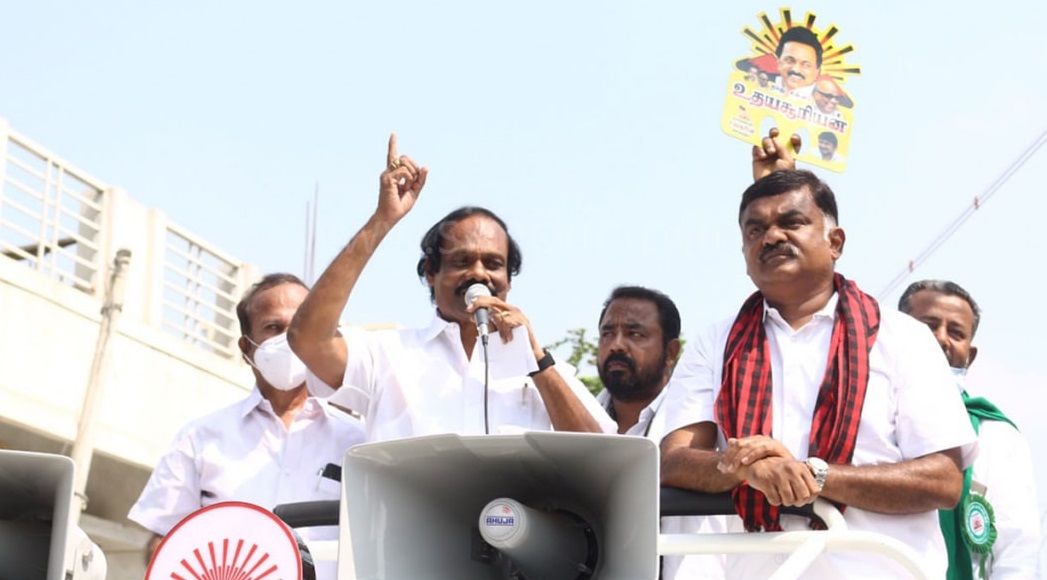 ”இந்தக் கருத்தில் மட்டும் இவங்க எல்லோரும் ஒன்னு!” – பெண்களை இழிவுபடுத்துகிறதா தமிழ்நாட்டு அரசியல்?