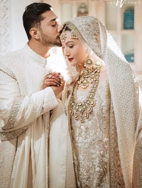 গত বছরের ২৫ ডিসেম্বর অভিনেতা জায়েদ দরবারের সঙ্গে বিয়ে হয় অভিনেত্রী গওহর খানের। বিয়ের পর এবারই প্রথম একসঙ্গে হোলি কাটাবেন তাঁরা। ছবি সৌজন্যে ইনস্টাগ্রাম