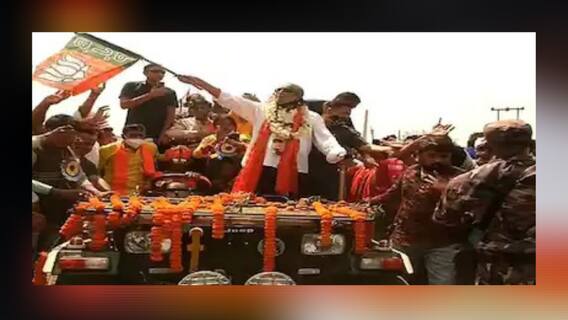 West Bengal Election 2021: 'স্বার্থপর হয়ে যাওয়ার ভয়েই ভোটে লড়ছি না', রোড শোয়ে বললেন মিঠুন