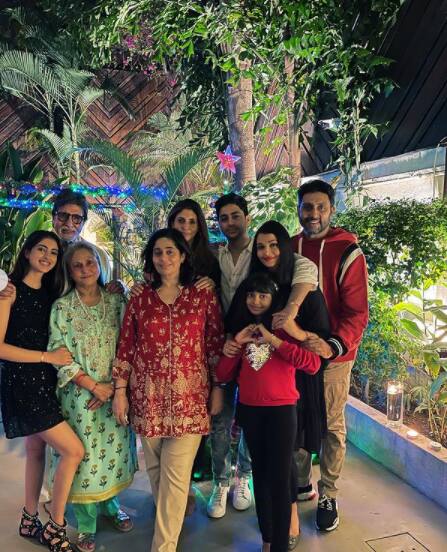 A perfect click of the Bachchans shared on Navya's Instagram account. [pic credit: Instagram/Navya Nanda]