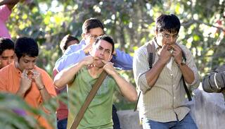 આમીર ખાન પછી થ્રી ઈડિયટ્સનો બીજો સ્ટાર પણ થયો કોરોના સંક્રમિત, 'વાયરસ'ના ઉલ્લેખ સાથે મૂકી ફની પોસ્ટ