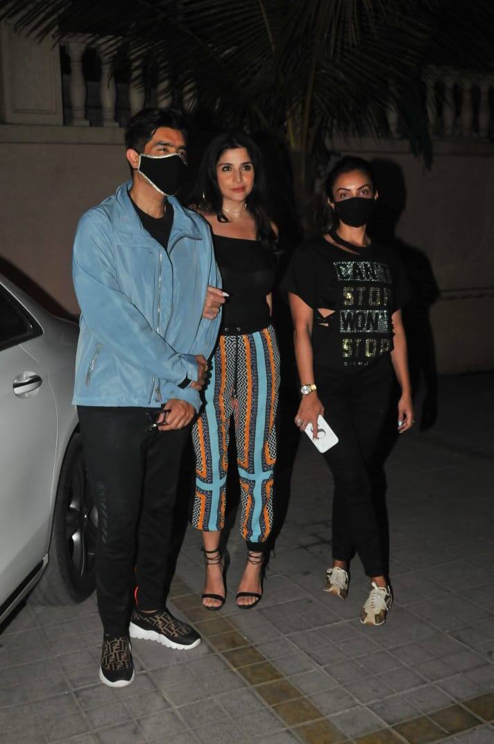 Manish Malhotra posing with Sanjay Kapoor's wife Maheep & Sohail Khan's wife Seema Khan[ pic credit: Manav Manglani]