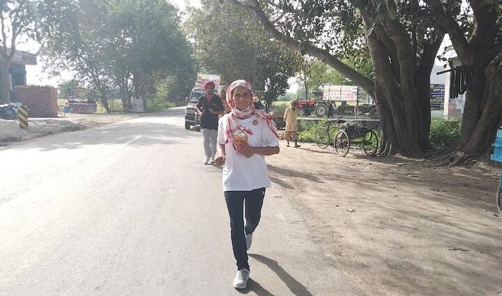 ਮਨਜੀਤ ਕੌਰ ਦੇ ਇਸ ਸਫਰ 'ਚ ਉਸ ਦੀ ਸਿਹਤ ਦੀ ਦੇਖ ਰੇਖ ਲਈ ਪਿੰਡ ਅਤੇ ਉਸ ਦੇ ਪਰਿਵਾਰ ਦੀ ਪੰਜ ਮੈਂਬਰੀ ਟੀਮ ਵੀ ਰਵਾਨਾ ਹੋਈ। 