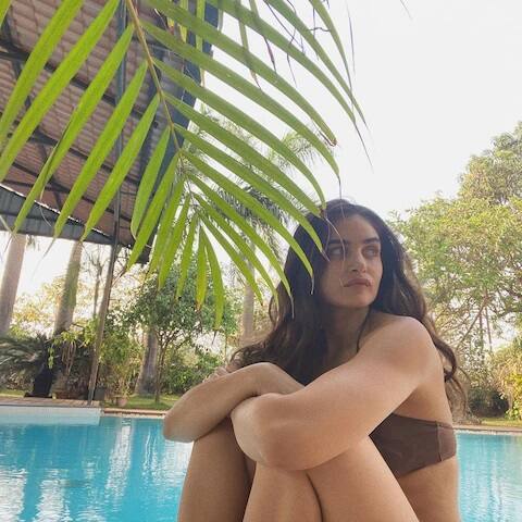 Gabriella Demetriades ਇਨ੍ਹਾਂ ਤਸਵੀਰਾਂ ਜ਼ਰੀਏ ਆਪਣਾ ਫਿਗਰ ਦਿਖਾ ਰਹੀ ਹੈ ਤੇ ਬੌਡੀ ਫਲੌਂਟ ਕਰ ਰਹੀ ਹੈ।