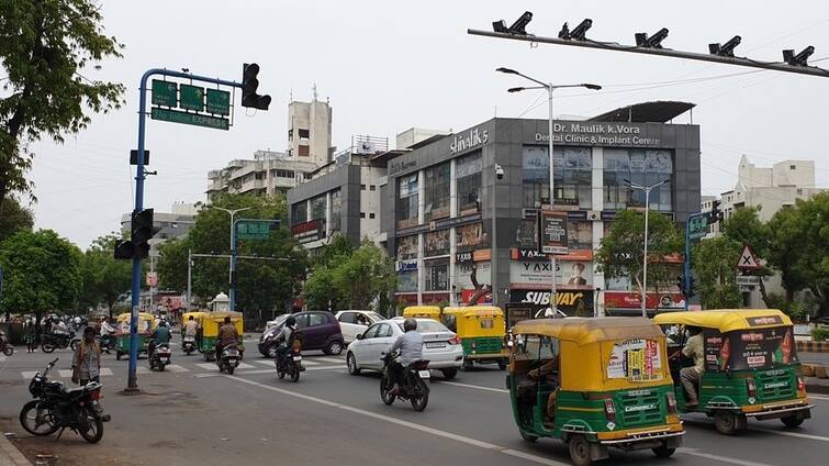 news for two-wheeler, four-wheeler drivers in Ahmedabad, otherwise severe fines will have to be paid અમદાવાદમાં ટુ-વ્હીલર, ફોર-વ્હીલર ચાલકો માટે ફરજિયાત જાણવા જેવા  સમાચાર, નહિંતર ભરવો પડશે આકરો દંડ