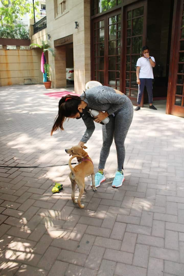 Malaika gets playful with the puppy. [pic credit: Manav Manglani]