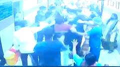 Vadodara માં શ્રીજી હોસ્પિટલમાં દર્દીના પરિવારજનો અને ડોક્ટરો વચ્ચે કેમ થઇ મારામારી?