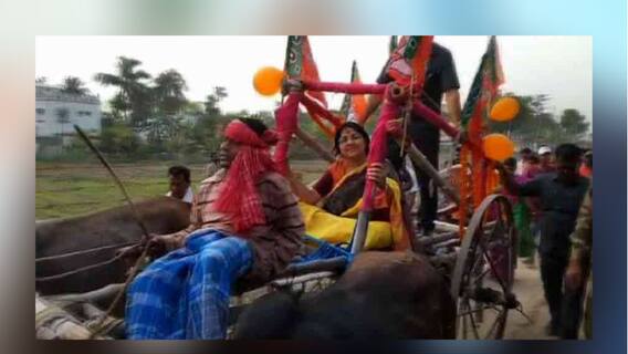 West Bengal Election 2021: গরুর গাড়িতে চড়ে ভোট প্রচারে লকেট