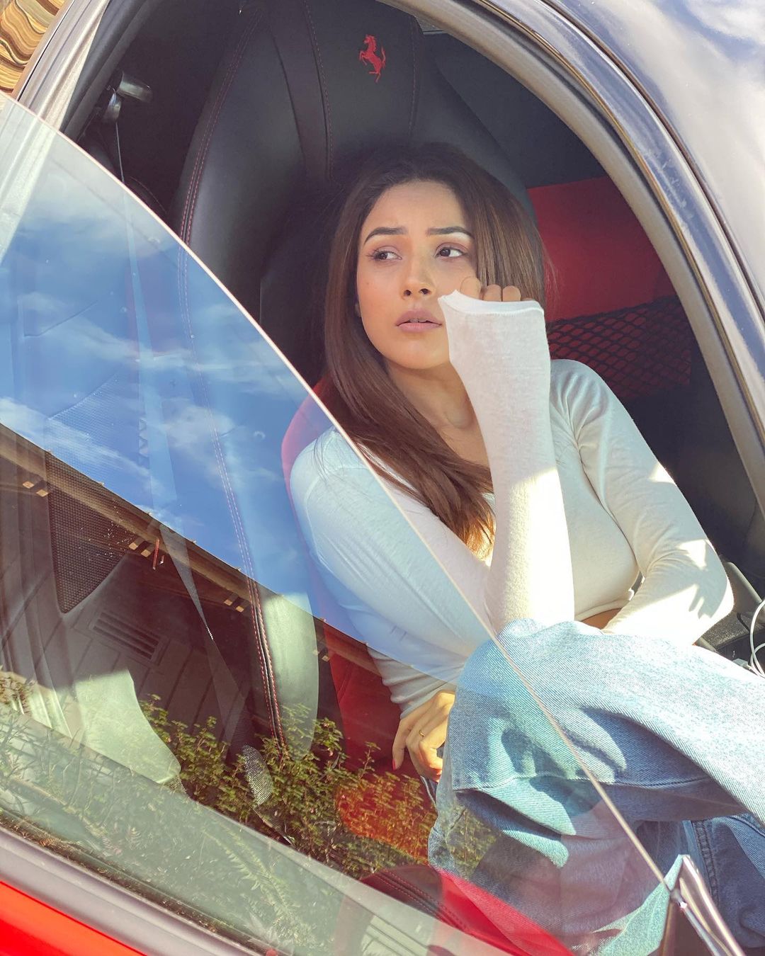 Successful arab man wear in striped shirt and sunglasses pose near his  white suv car. Stylish arabian men in transport. 10515547 Stock Photo at  Vecteezy