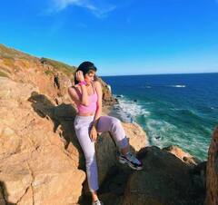 बहिणीला भेटण्यासाठी जान्हवी कपूर Los Angelesमध्ये दाखल, PHOTO व्हायरल