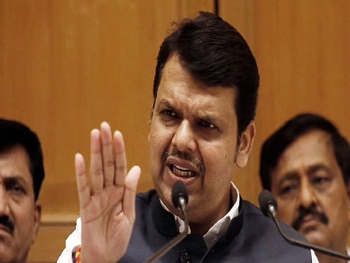 LOP Devendra Fadnavis allegation on Thackeray sarkar Maharashtra Lockdown लॉकडाऊन काळात राज्य सरकारनं नागरिकांना मदतीसाठी एक पैसाही दिला नाही : देवेंद्र फडणवीस