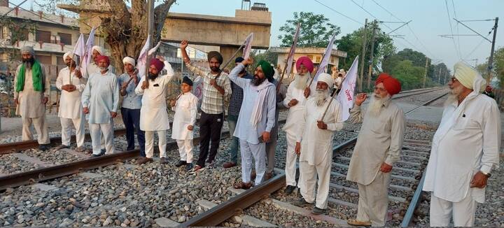 ਓਧਰ ਅੰਮ੍ਰਿਤਸਰ 'ਚ ਵੀ ਬੰਦ ਨੂੰ ਹੁੰਗਾਰਾ ਮਿਲ ਰਿਹਾ ਹੈ।