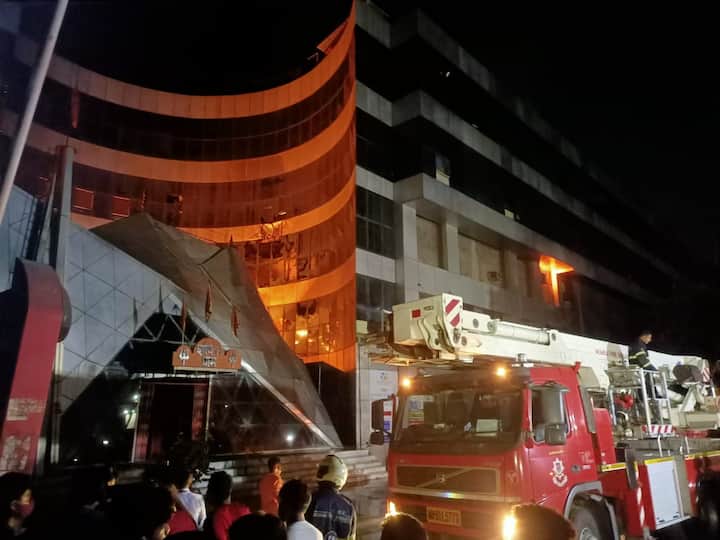 आगीच्या या घटनेची माहिती मिळताच अग्निशमन दलाच्या 20 पेक्षा जास्त गाड्या घटनास्थळी दाखल झाल्या.  आगीत मृताच्या आकडेवारीत वाढ होण्याची शक्यता वर्तवण्यात येत आहे.