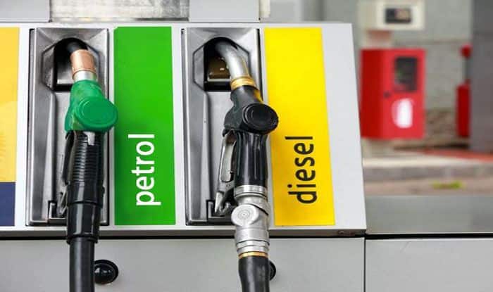 petrol diesel price today fuel price reduce in India after four days Petrol Diesel Prices : चार दिवसानंतर पेट्रोल आणि डिझेलच्या दरात घट, जाणून घ्या आजचा  दर
