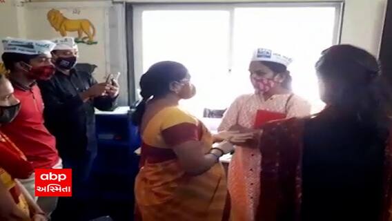 Surat માં AAPનાં યુવા કોર્પોરેટરને શાળાની મુલાકાતમાં પાણીની ટાંકીમાં ગંદકી દેખાતાં સૌને તતડાવી નાંખ્યા, જુઓ વીડિયો