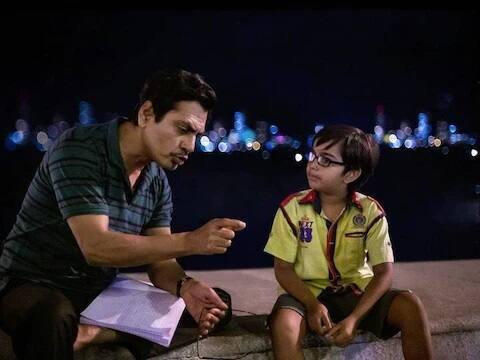 एनएसडीमध्ये शिकत असताना नवाजुद्दीन सिद्दीकी थिएटर ग्रुपमध्ये सामील झाले. सौरभ शुक्ला आणि मनोज वाजपेयी हेही या गटात होते. ते अजूनही थिएटर तसेच चित्रपट करतात.