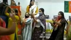 તમિલનાડુના કોઇમ્બતૂરમાં કેન્દ્રિય મંત્રી સ્મૃતિ ઇરાની રમ્યા ગરબા, જુઓ વીડિયો