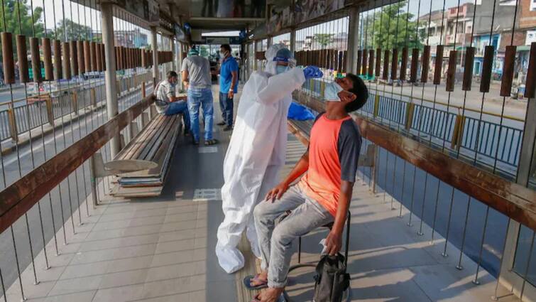 In Ahmedabad, 4207 new cases of corona virus were reported in a single day. ગુજરાતના આ શહેરમાં કોરોના વિસ્ફોટ, એક જ દિવસમાં 4000 કરતાં પણ વધારે નવા કેસ આવ્યા