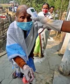 First Phase Voting: উত্তপ্ত রাজনৈতিক পরিবেশের মধ্য়েই ভোট দিলেন বাংলা-অসমের ভোটাররা