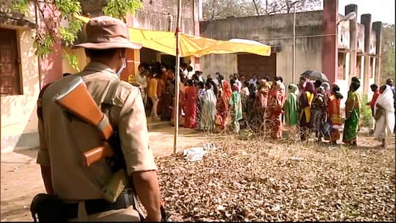 WB First Phase Voting: পুরুলিয়ায় বুথের বাইরে BJP কর্মীকে গুলি করার 'হুমকি' TMC প্রার্থীর, রিপোর্ট তলব কমিশনের