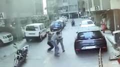 Ahmedabad ના વસ્ત્રાલમાં વૃંદાવન સ્કાઇલાઇનના ચેરમેનને મરાયો માર,  જુઓ CCTV