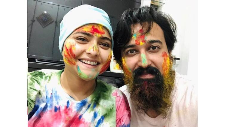 Holi 2021: Actress Aindrila Sharma celebrated holi fighting with cancer, shared photo with  Sabyasachi Mukherjee Aindrila Sharma Holi: ঐন্দ্রিলার রঙের আনন্দে ফিকে কর্কট যন্ত্রণা