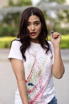 Priyanka Sarkar Holi: রঙের উৎসবে মাতোয়ারা প্রিয়াঙ্কা, কার সঙ্গে দোল খেললেন তিনি