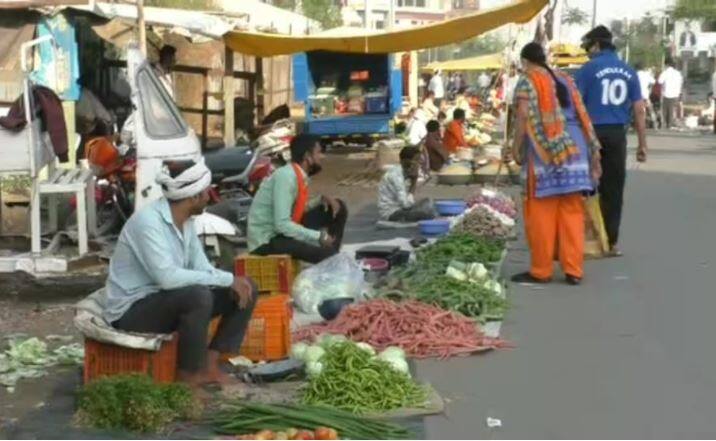 त्यामुळे कोरोना साखळी तोडण्यासाठी सुरू केलेल्या या लॉक डाऊनचा कितपत फायदा होईल हे मात्र वेळच सांगेल.