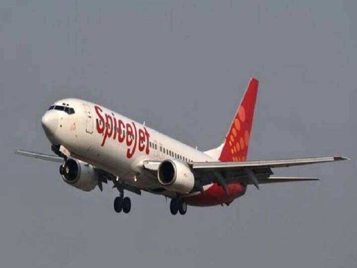 Person sitting in SpiceJet plane tried to open emergency gate, passengers control the situation સ્પાઇસજેટમાં બની વિચિત્ર ઘટના, પ્રવાસીએ ઇમરજન્સી ગેટ ખોલવાની કરી કોશિશ, પ્રવાસીએ દર્શાવ્યું આ  કારણ