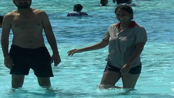 મહેસાણાઃ ત્રણ દિવસની રજામાં લોકો વોટરપાર્ક પહોંચ્યા, ચાલુ વર્ષે ધૂળેટી રમવા પર મુકાયો પ્રતિબંધ