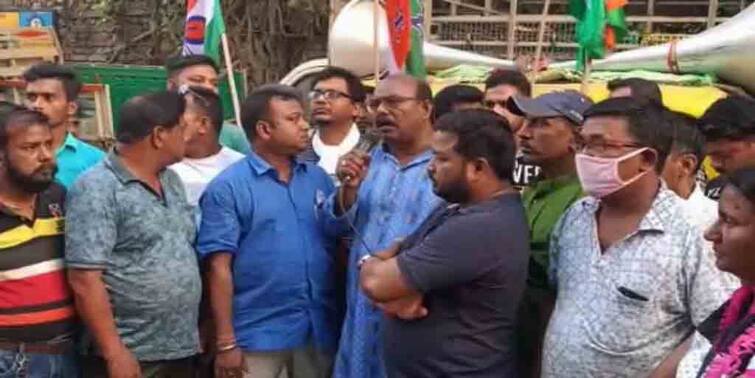 WB Election 2021: quarrel centered on the hoisting of the BJP flag in front of the Trinamool leader's house WB Election 2021: বিদায়ী তৃণমূল কাউন্সিলরের মেয়ের শ্লীলতাহানি, কাঠগড়ায় বিজেপি