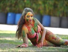 ਹੋਲੀ ਦੇ ਰੰਗਾਂ 'ਚ ਰੰਗੀ ਇਸ ਹੀਰੋਇਨ ਨੂੰ ਜਾਣਦੇ ਹੋ ਤੁਸੀਂ? ਇੱਥੇ ਦੇਖੋ ਸ਼ਾਨਦਾਰ ਤਸਵੀਰਾਂ